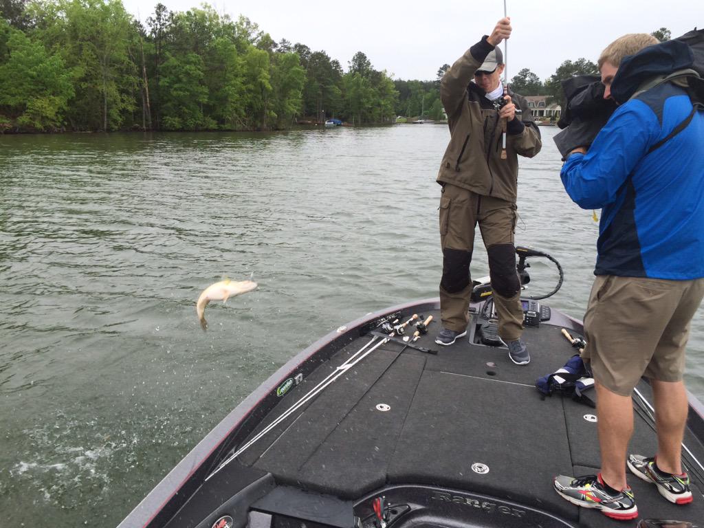 Things heating up on Lake Murray for <a href="/anglersusc/">USC Fishing Team</a>! @FLWFishing <a href="/wachfox/">WACH FOX</a>
