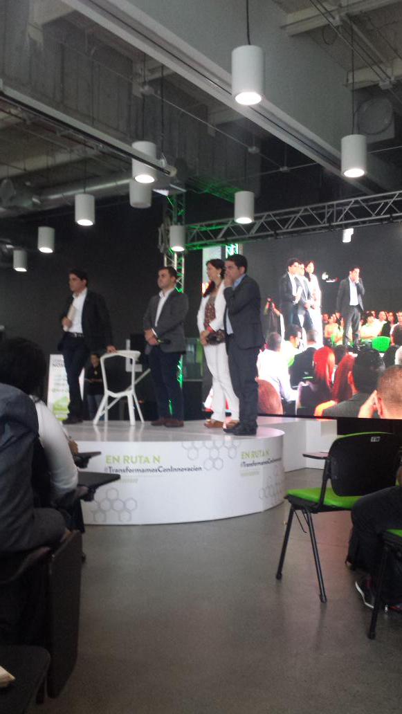 paulivillap's tweet photo. Liderando la creacion de nuevas politicas #TransformamosConInnovacion nuestra medellin http://t.co/jBUzIIrAsw