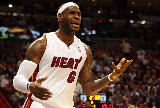 SportsReaction1's tweet photo. When she's mad for no reason http://t.co/aOGHtiNQq7