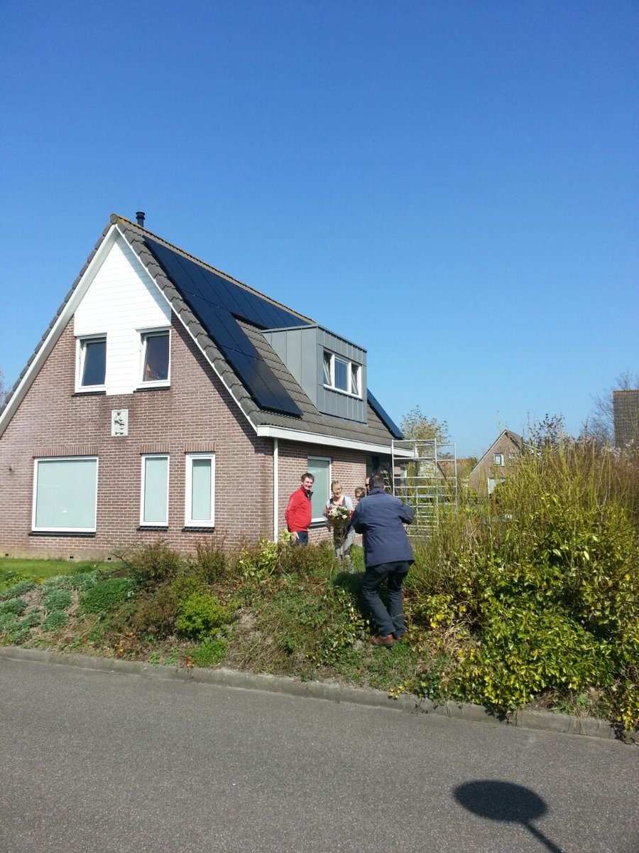Vandaag hebben wij het 15000 ste #zonnepaneel geplaatst in #Mantgum. #lukkesarum