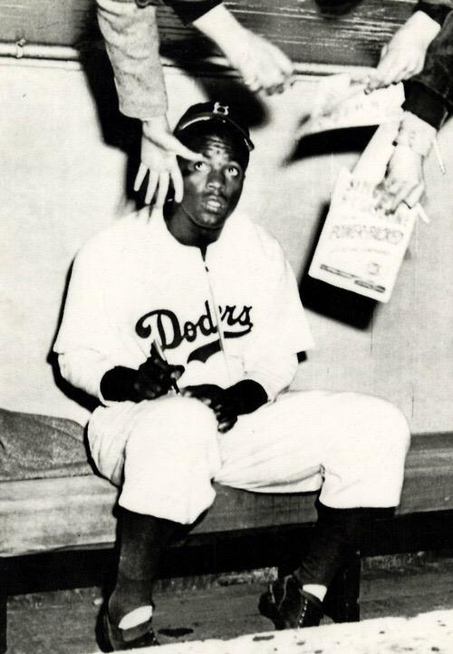 BasebaIIPlayers's tweet photo. Jackie Robinson signing autographs http://t.co/Stu35ZSnCF