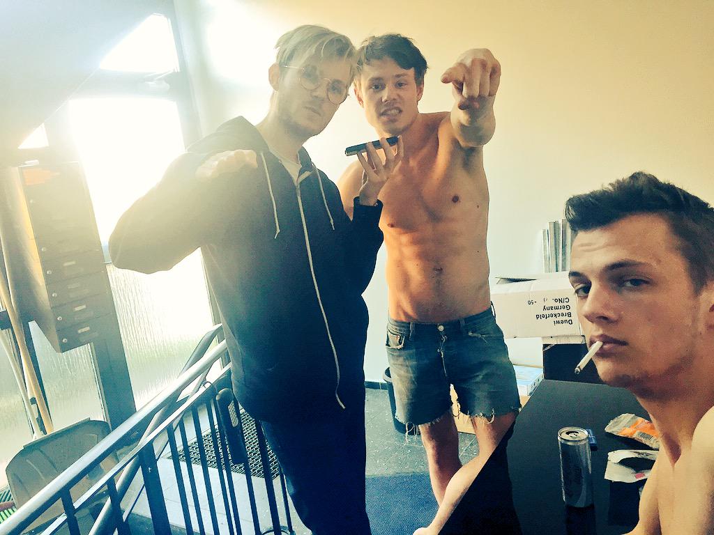 PoolOfficial's tweet photo. We dem boys! #pool #snacksandsupplies #conferencecall #summerindacity http://t.co/NyiaZeEIjj