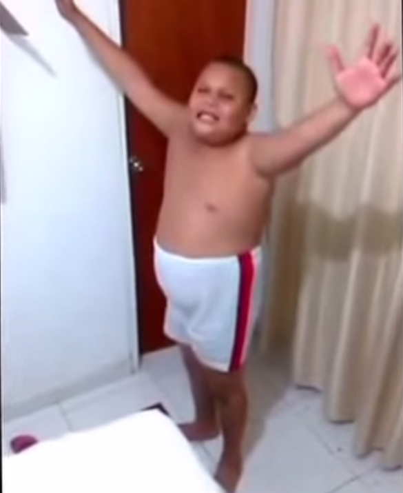 norcoreano's tweet photo. ♫ Me comí un "león come gamba", ¡ay que cosa tan sabrosa! Y me quedó en la garganta porque no me alcanzó pa' gaseosa. http://t.co/SdbVqdICIs