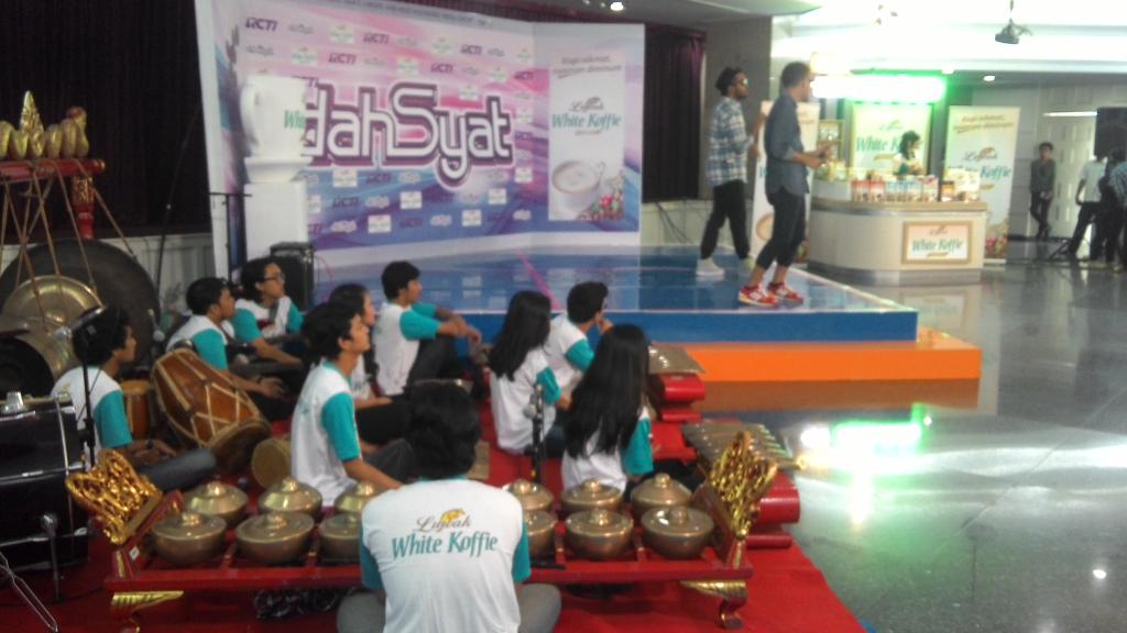 Alhamdulillah hari ini kami sukses di <a href="/dahSyatMusik/">dahSyat</a> tonton terus ya dahsyat, tonton juga kitaa :)