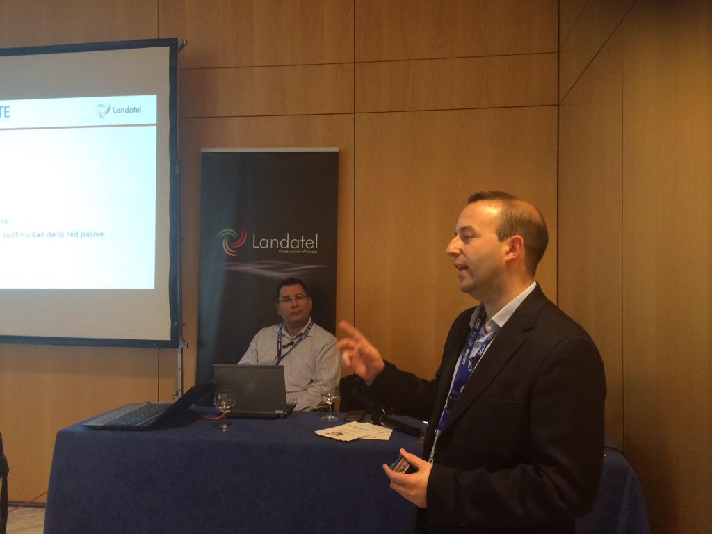 Landashop's tweet image. Muy amenos @overdrv y @jmgallardop en la sesión de fibra con @ZTE_es #ASLAN2015 #landatel