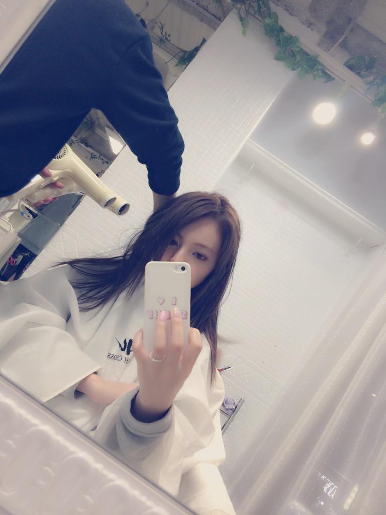 1ヶ月ぶりにカラーしてる（´-`）.｡oO