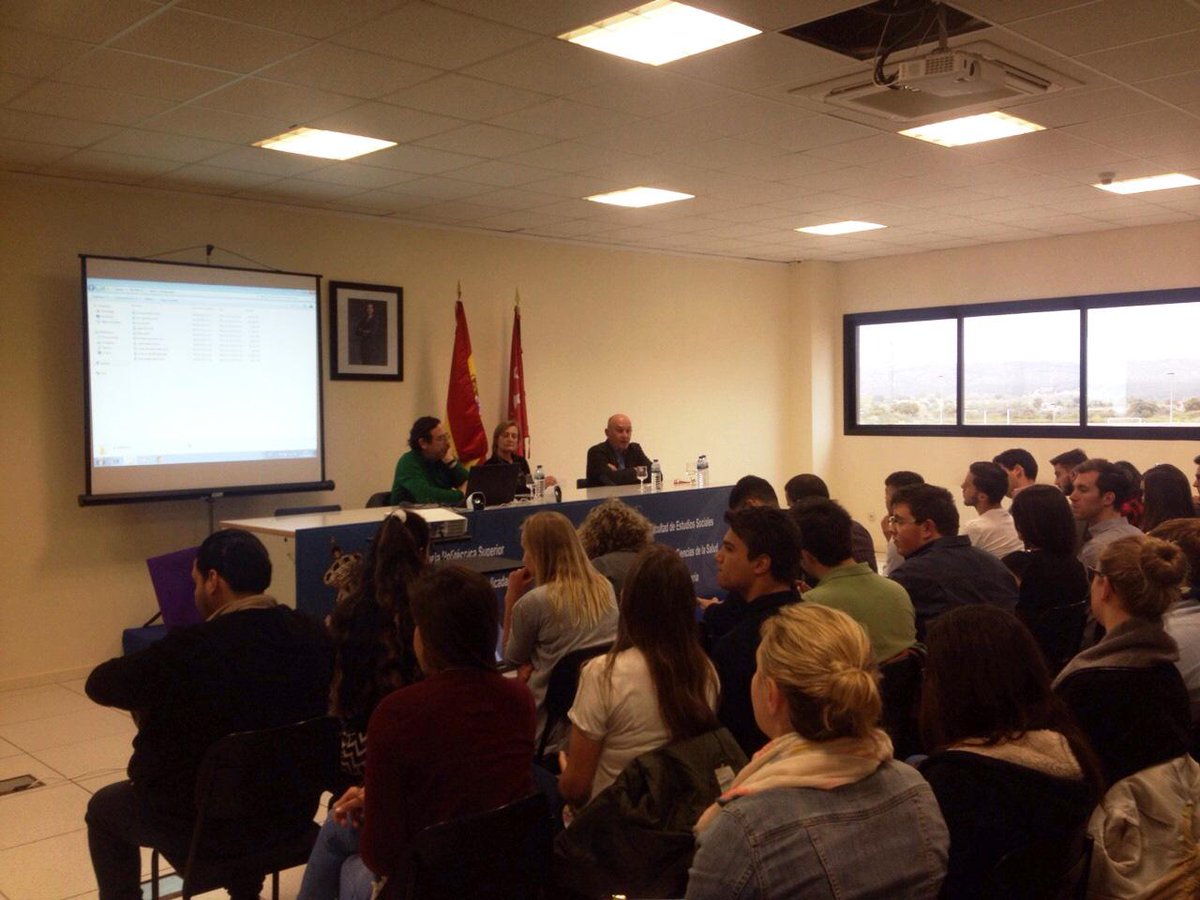 uaxuniversidad's tweet photo. Conferencia sobre publicidad de Juan Mariano Mancebo en la UAX, "30 años de ideas". Campañas que han hecho historia http://t.co/kY4tTWRl99