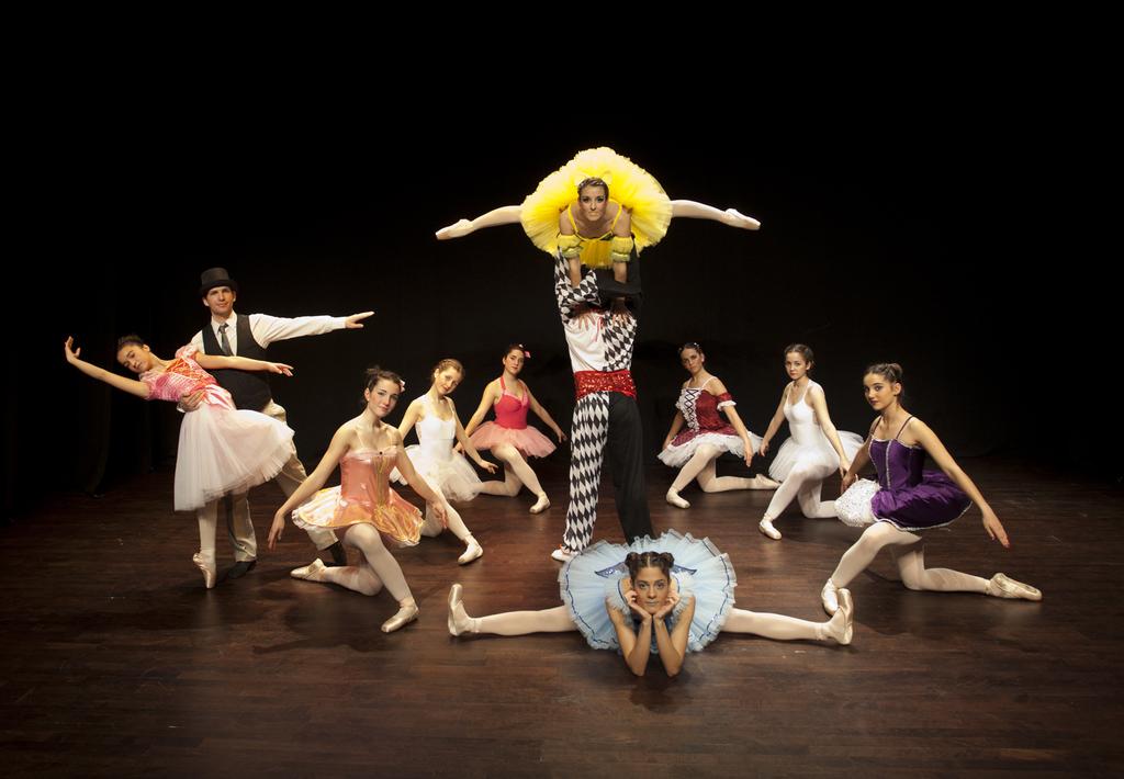 CDanzaLeganes's tweet photo. Viernes 24 estreno de la obra "Fairy Doll", a las 19.30 en el C.C. Rigoberta Menchú http://t.co/yUiWHDGF3W