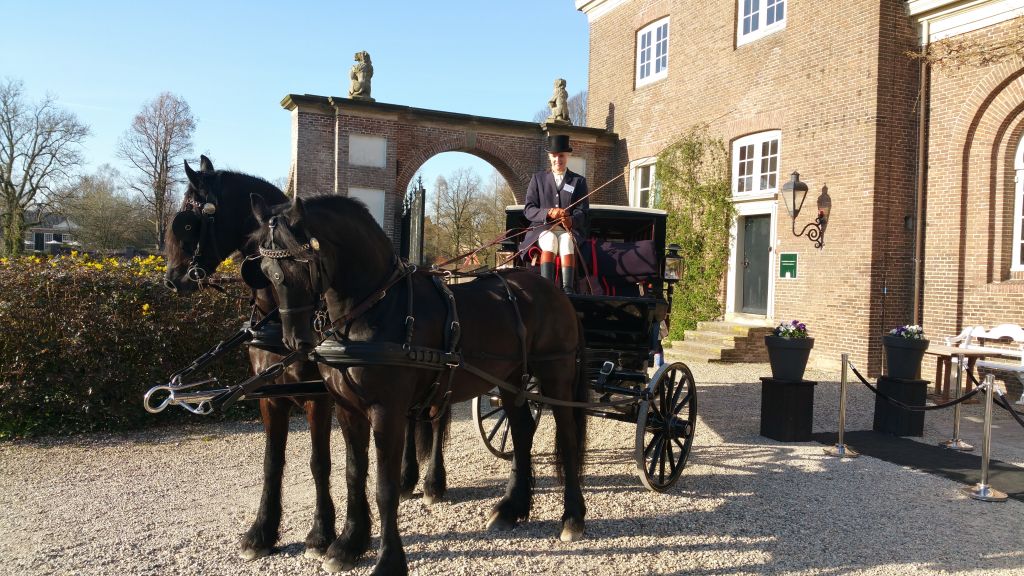 Weddinglock's tweet photo. Leuke borrel gehad van NTBO met Dutch Award winnaars. Super!  #KasteelAmerongen #StalhouderijdeZadelhoff http://t.co/aOiC9C8czS