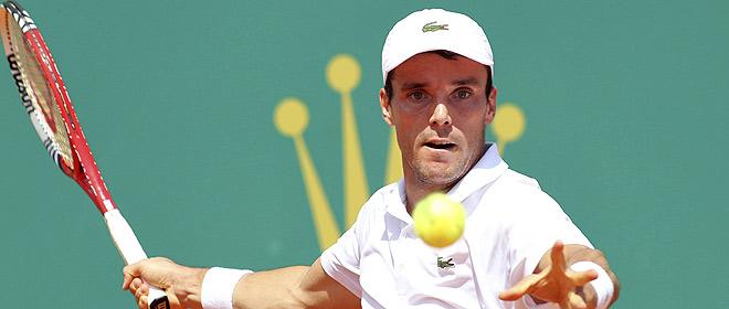 WilsonTenisEsp's tweet photo. Tras una gran batalla y después de salvar 3 bolas de partido, @BautistaAgut vence a Kohlschreiber por 6-7 6-3 7-6! http://t.co/4eSPpO26NR