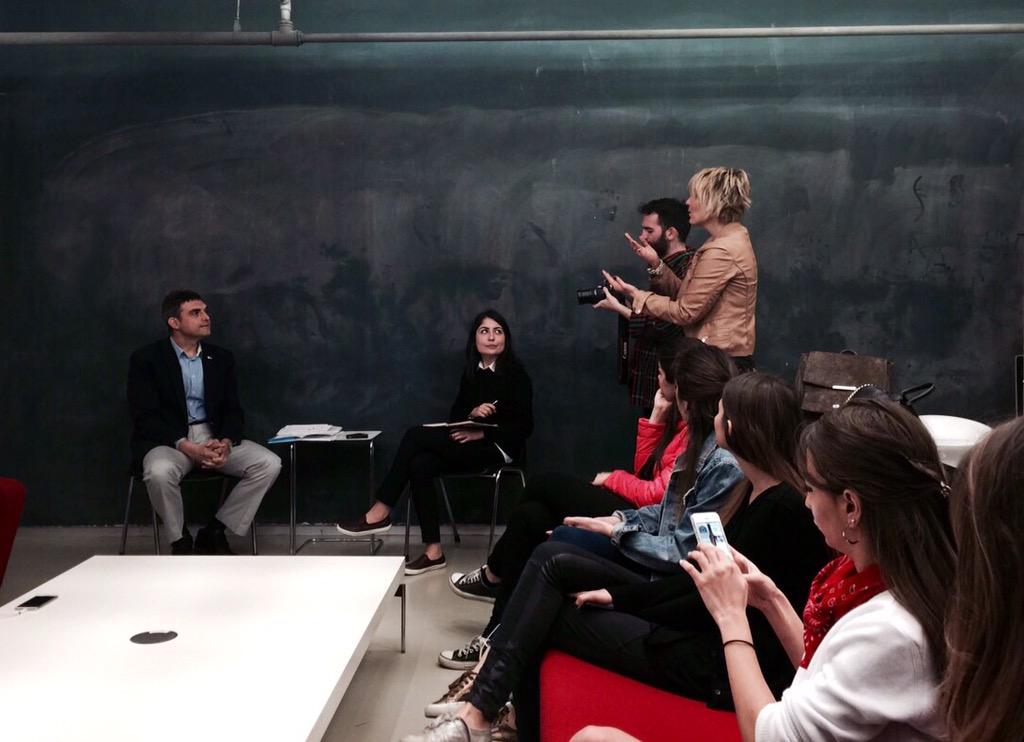 Bilgi Üniversitesinde mükemmel gençlerle <a href="/rop_art/">Röp - Art</a> çok keyifliydi teşekkürler @armanayse #bilgi #gelecekgençlikte