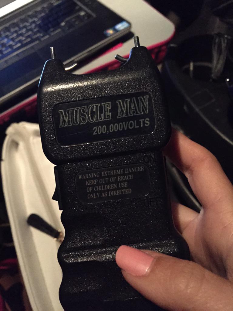 AshleeDeMartino's tweet image. You know it&apos;s gonna be an interesting AM when you have to keep your stun-gun handy #reportproblems #sketchy #scary