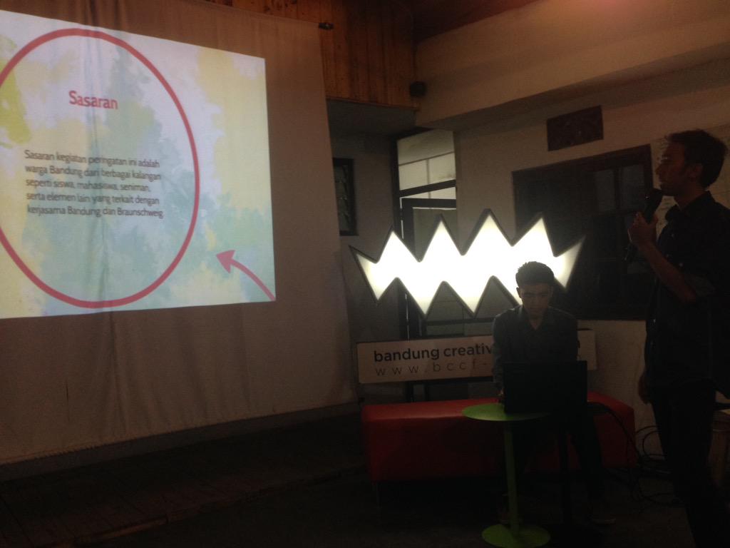 Teman-teman Komunitas Bahasa Jerman hadir nih di #rabuan <a href="/BCCF_bdg/">BCCF</a> programnya keren loh, warga #Bandung ! #helarfest