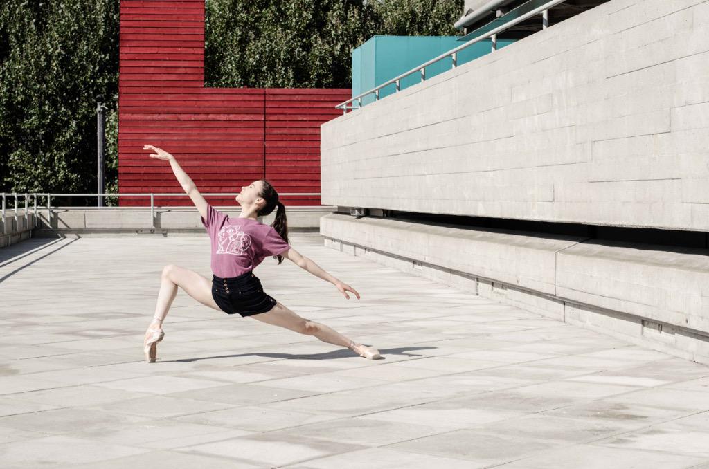 Sunshine Flexin'🌞 

Luke Das x ballet dancer  <a href="/EmmaFarnellWat/">Emma Farnell-Watson</a> snaps now online

4649worldwide.com/snap-the-4649-…