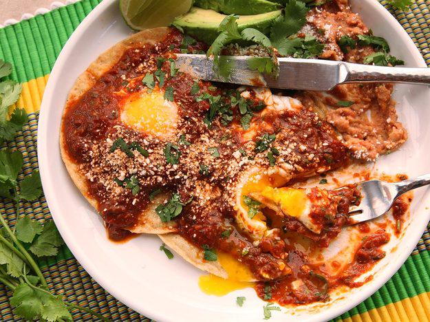 Foodolizer's tweet image. Quick and Easy #HuevosRancheros With Tomato-Chili Salsa #corntortillas #chilisalsa #food food.trendolizer.com/2015/04/quick-…