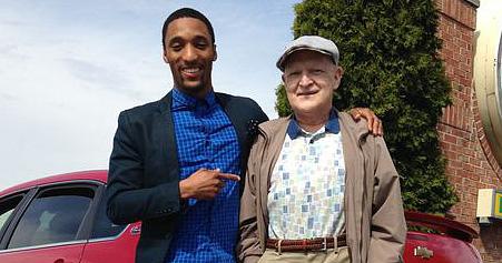 detroitnews's tweet photo. .@Uber Detroit launches #UberPartnerKen to help cancer-stricken driver pay off his mortgage  http://t.co/gbBE4Zimu3 http://t.co/vRlP03ncNi