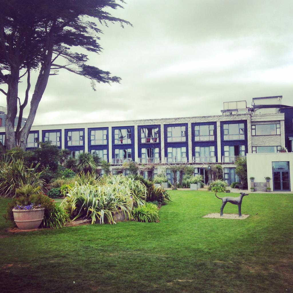 VIPmagaz's tweet photo. We're here at the fabulous @Kellysresort shooting our exclusive covershoot for next month's #VIPMAG http://t.co/SIw3KAoRkT