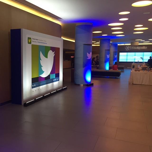 t3dotgg's tweet photo. All set #twittervideoexperience #voatwitter http://t.co/SOA9fXz53Q http://t.co/9cSStldkWn