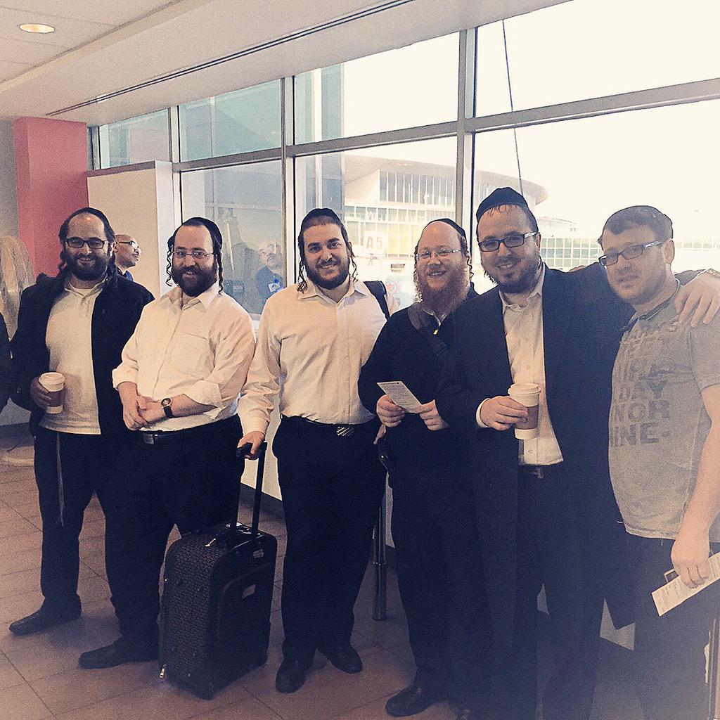 TheFreilachBand's tweet photo. @TheFreilachBand @yoilygreenfeld #en_route #next_stop #toronto #got_groove http://t.co/3Ge0HCGcY1