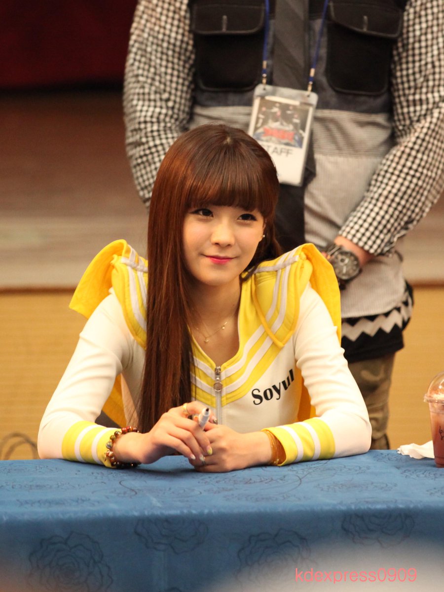Kd Express Crayon Pop Fm Sign Event Soyul 2 Crayompop Soyul 크레용팝 소율 クレヨンポップ Http T Co Yyctq5b7gi Kd Express Crayon Pop Fm Sign Event Soyul 2 Crayompop Soyul 크레용팝 소율 クレヨンポップ Http T Co Yyctq5b7gi