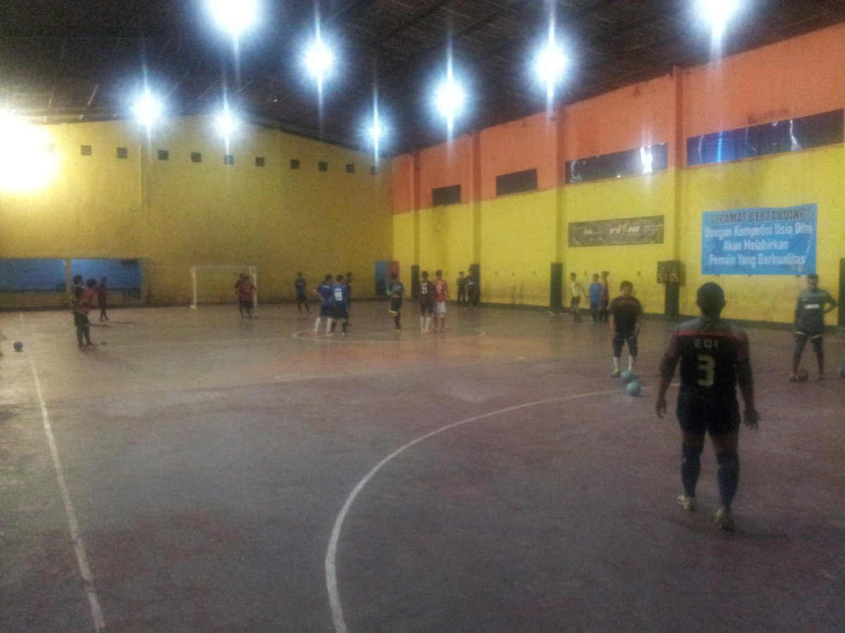 Futsalunikom's tweet photo. Alhamdulillah bnyk yg latihan http://t.co/9zMMZfbsMX
