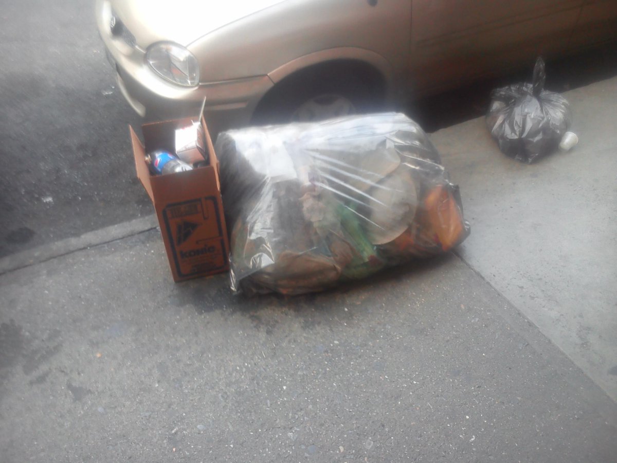 dazoppo's tweet photo. Sres @satecachacao en la calle cecilio acosta de chacao no hubo recoleccion de basura anoche http://t.co/AYYFs86JRQ