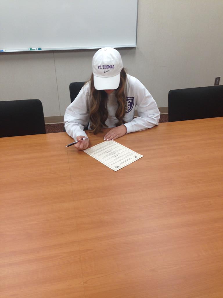 STMAGBB's tweet image. Congrats STMA senior Bobbie Brendefur on her NLI signing to @USTTommiesWBB great job Bobbie!