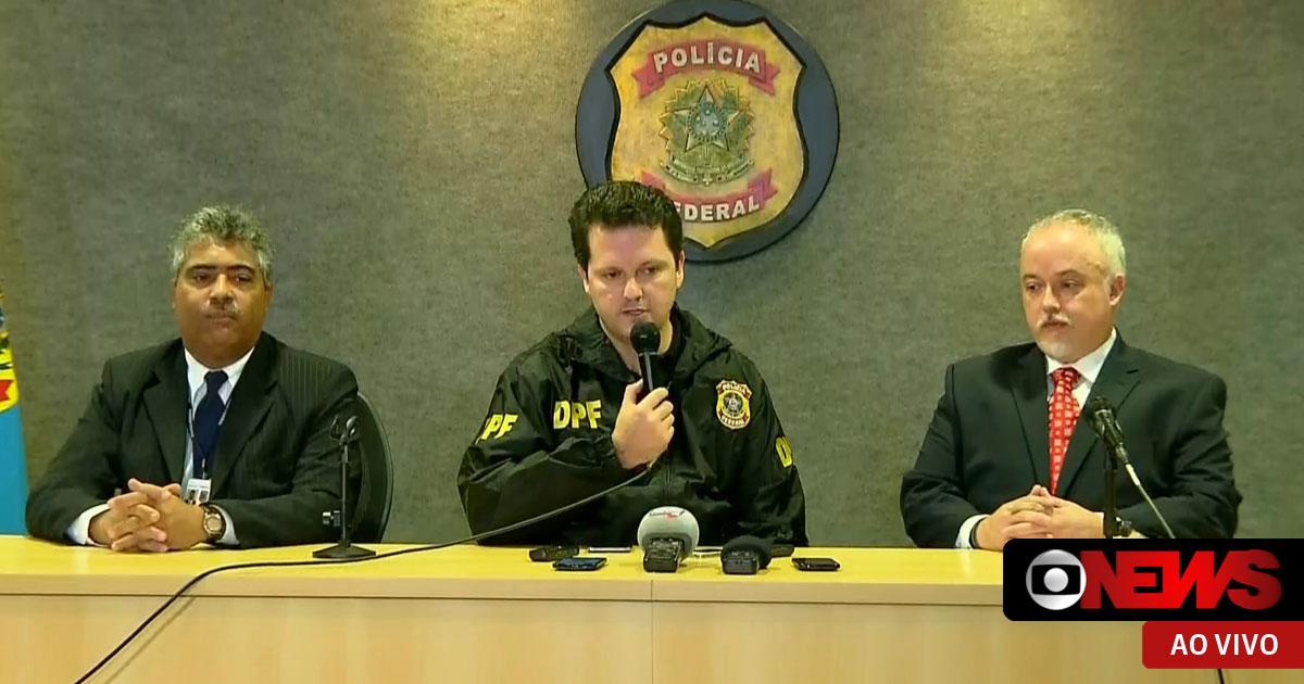 GloboNews's tweet photo. Polícia Federal fala ao vivo sobre 12ª fase da Operação Lava-Jato e a prisão de Vaccari Neto: http://t.co/z0av8dZjoL http://t.co/wVK8RWSBfm