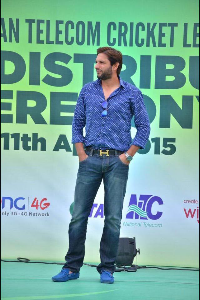 areeshaasyedd's tweet photo. Swag tu check kro mere Lala ka 😍❤️
#GiftCeremony #Handsomeness.
@SAfridiOfficial http://t.co/xIc9obKDmJ