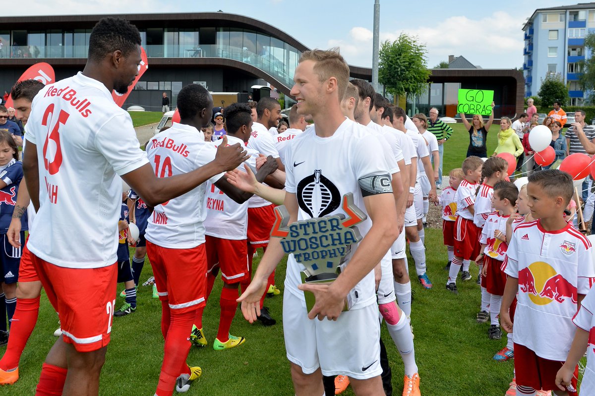 RedBullSalzburg's tweet photo. Du willst einmal im Leben gegen die Roten Bullen kicken? STIERWOSCHA TROPHY 2015:http://t.co/4GfLGUWDgV #SWT2015 #RBS http://t.co/rICjzKHCCZ
