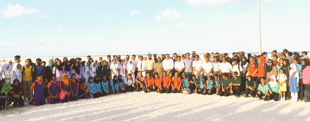 Channel__13's tweet photo. #Live:
#AtHulhuMale'
Raees Yameen #HulhumaleYothCity gai #GreenProgram ifthithaah koh dheh vun. http://t.co/1Ap9mnjpTN