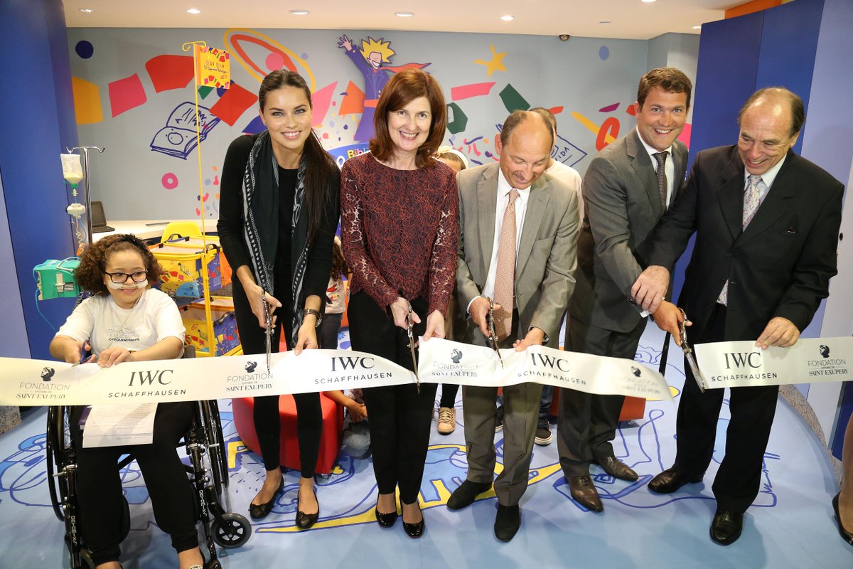 ChronosDigital's tweet photo. @IWC junto a @AdrianaLima inauguran ¨El Principito¨ la Biblioteca del Hospital Infantil de Curitiba, Brasil http://t.co/eMptvHxWGf