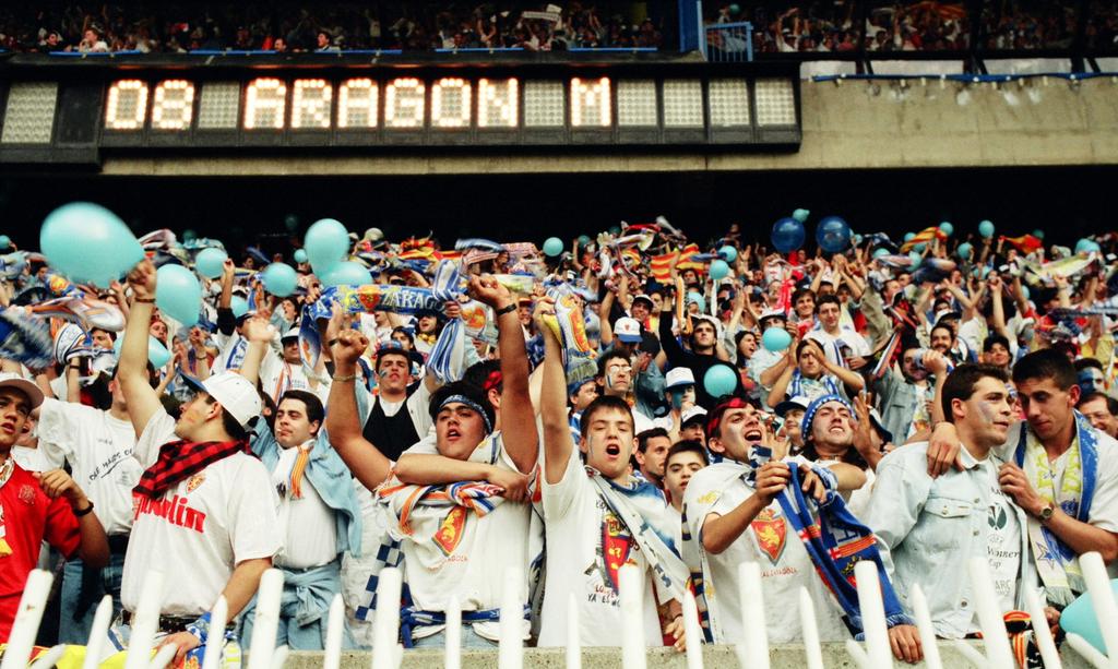 RealZaragoza's tweet photo. Está bonito hoy el Parque de los Príncipes, pero... ¿a que rugía más fuerte hace unos 20 años? ;-) 🏆 http://t.co/nMrt4A4nRA