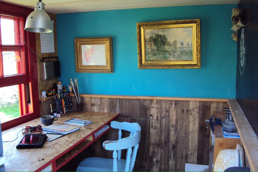 ThePoki_Studio's tweet photo. #remadehour #upcycle #thePoki My micro art studio, jam packed full of upcycled materials! @RemadeHour http://t.co/75ekaYv4nW