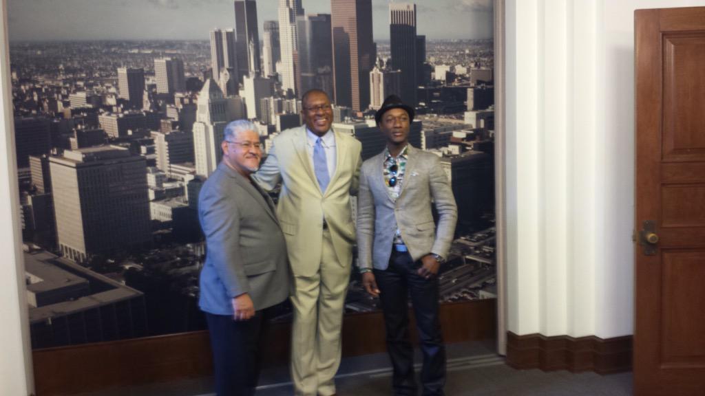 RoryPullens's tweet photo. Had a blast at #ArtsDayLA with @aloeblacc 
Thanks to @Arts4LA for hosting!
#LAUSDfreshstART #myfirsttweet #artsed http://t.co/Y65OnQ9OKq