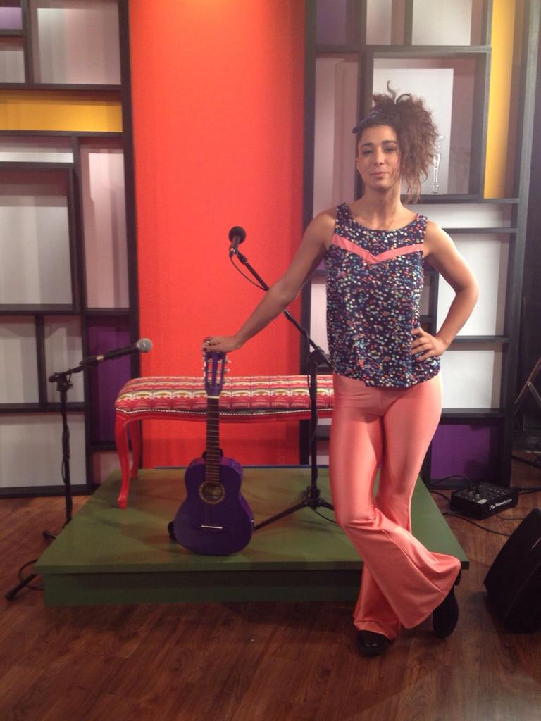 DemichelisPeque's tweet photo. #musica #tiposdeminas Look @NegraLeoni @BuenaJarana y @PumboInd accesorios #modax Vestuario @Eldavest @CanalCiudadBA http://t.co/mJRqC1HUpL
