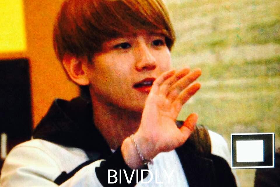 150415 볼륨을높여요 #백현 하나세고☝ 둘을 세면✌ 안녕👐