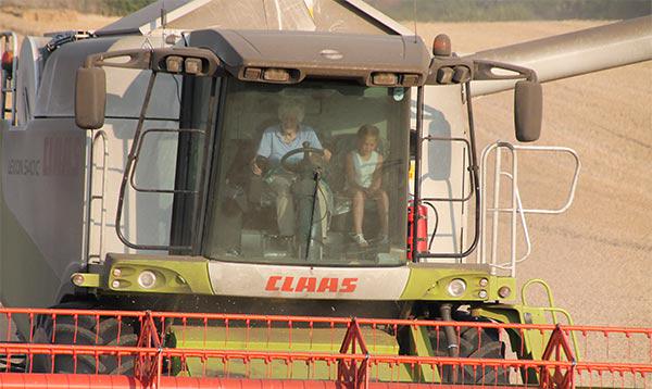 FarmersWeekly's tweet photo. Win Foot is still farming at 86 - interesting read about some of the changes she's seen: http://t.co/B9U0QUMs5k http://t.co/NWJNEwTFxO