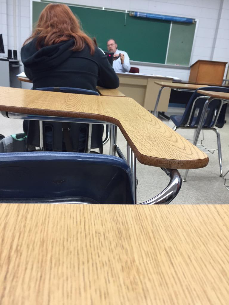 MoquettC's tweet photo. This is so sad 😂😂😭😭😭 @kenzieblair144 http://t.co/r5EpvZ5u9L