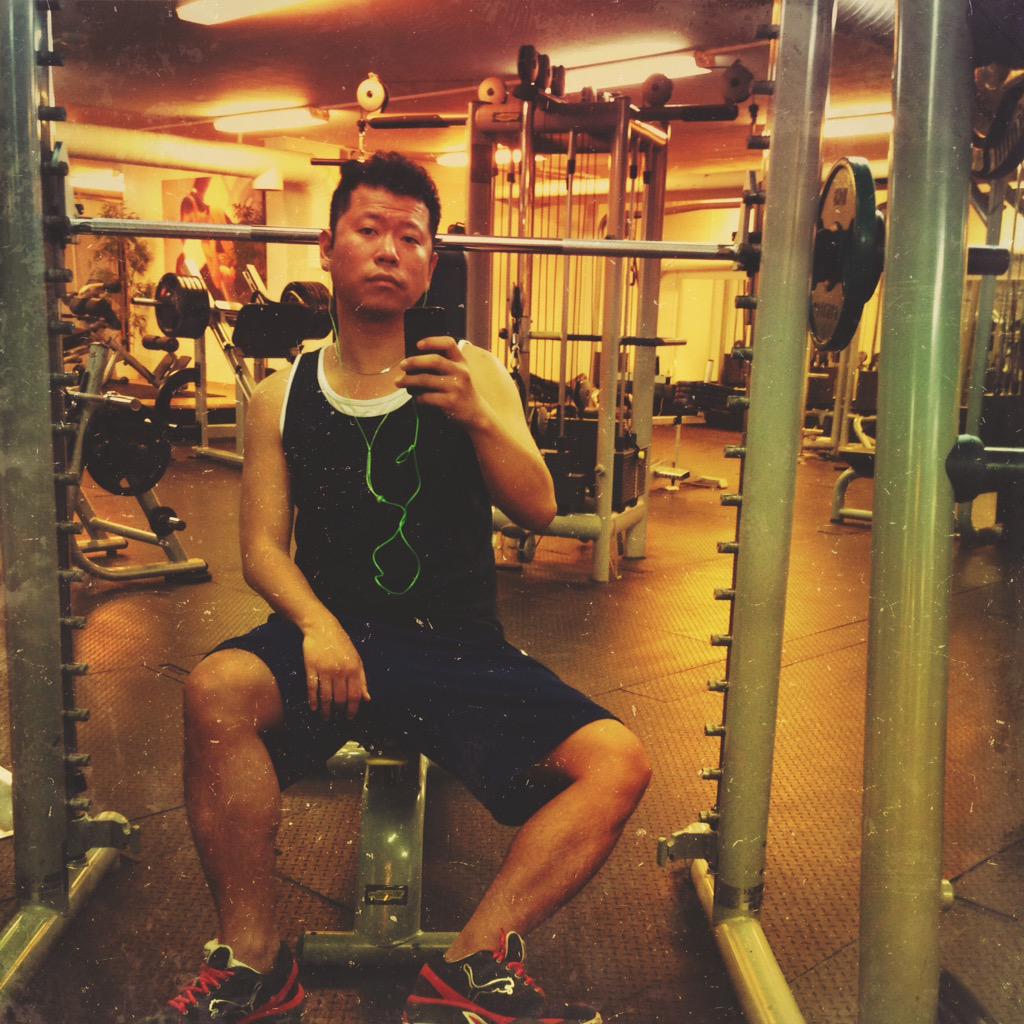 lillkung's tweet photo. Jättesmart att träna precis alla muskelgrupper samtidigt när man inte tränat på flera år... #smärta #gym #krydd #gay http://t.co/P2x3ibPDbA