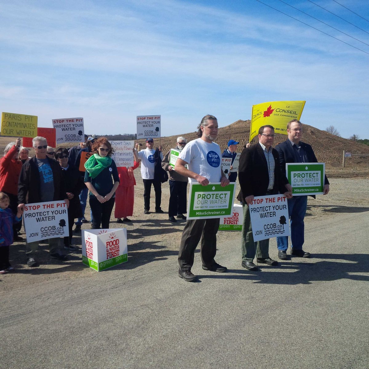 temarabrown's tweet photo. Supporting @CCOBrant with @MikeSchreiner and @theKenBurns. #ProtectOurWater #StopthePit #gpo #onpoli http://t.co/rQrxlMvt79