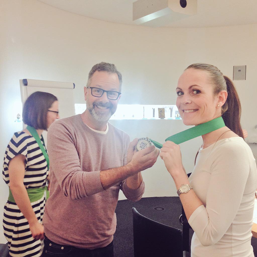 Our Europe CEO <a href="/TBoneGallagher/">David Gallagher 🇺🇸 🇬🇧 🇺🇦</a> is handing over the medals for completing #racetomakeitreal to our team