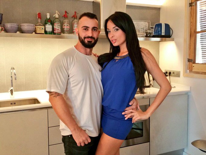 Secon scene  of the day, i love my work/ segunda escena del d&iacute;a,  amo my trabajo si @AnissaKate  @VirtualRealPorn<a href="/tag/relax"class="tags"><span>#relax</span></a><a href="/tag/pug"class="tags"><span>#pug</span></a><a href="/tag/canecorso"class="tags"><span>#canecorso</span></a>