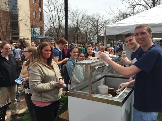 agsciences's tweet photo. Scooping ice cream now at #PSUAgDay at the #PennState Creamery lawn! http://t.co/IxcIUZMscy