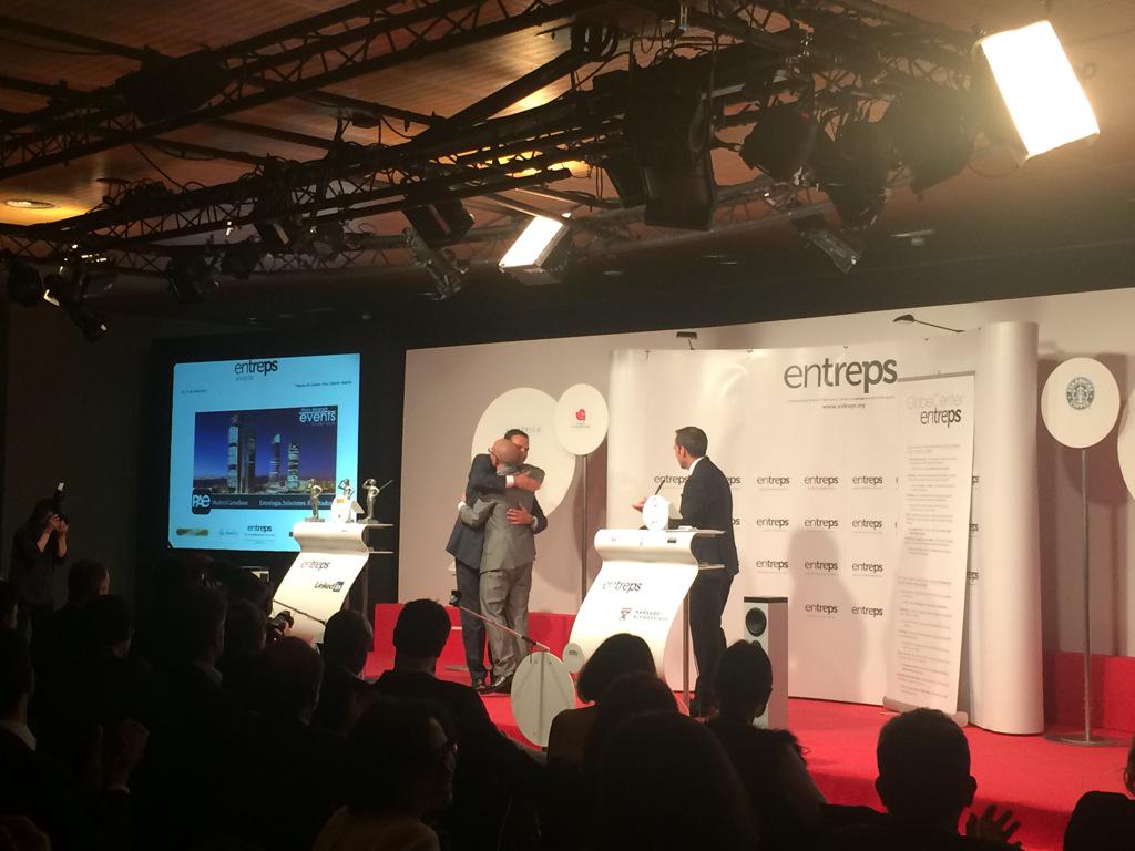 Buchiff's tweet photo. Comienza la entrega de premios #Entreps #EntrepsAwards http://t.co/czIjrsRPVA