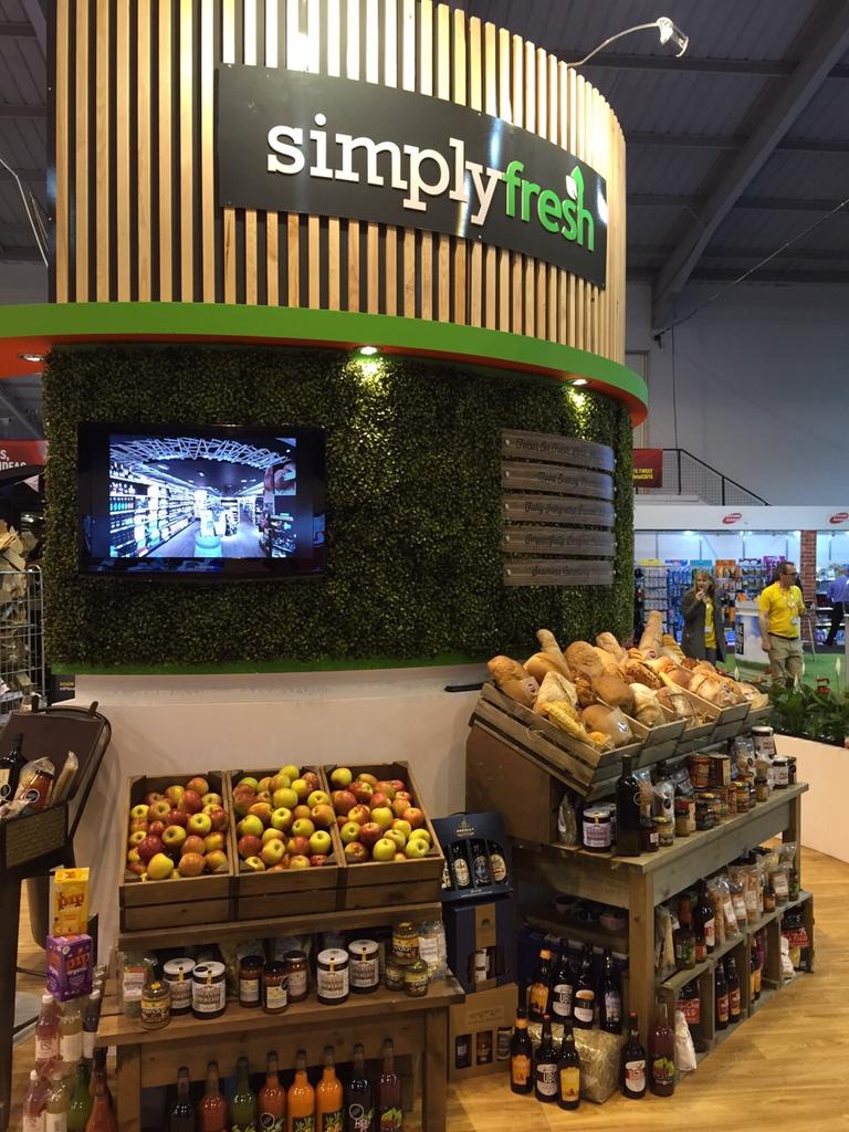 Retailbarcode's tweet photo. Simply Fresh looking good at #ProRetail2015 @Kashkhera @sf_sukhis @SF_Boldmere http://t.co/uuvmUocGxX