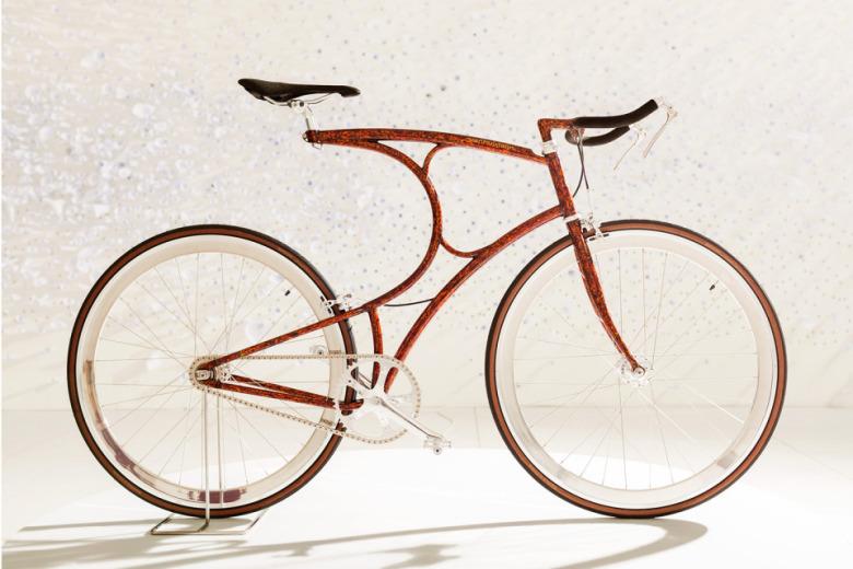 Limited edition <a href="/Vanhulsteijn/">Vanhulsteijn</a> #bicycles on display at #PaulSmith Milano
hypebeast.com/hb1lace