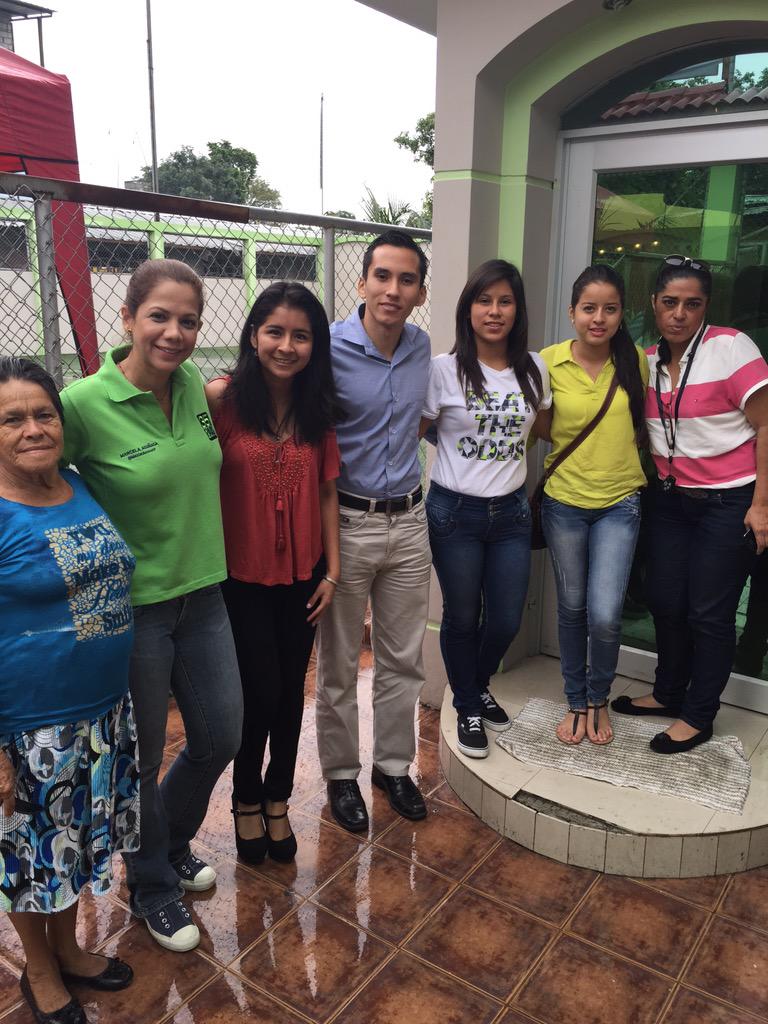 EvelynCarchiF's tweet photo. 2do Dia Carnetizacion en Daule #PonteLaCamiseta #SomosMás @apguayas @marcelaguinaga @parischiquitoo @MashiRafael http://t.co/zlhM68EEUL