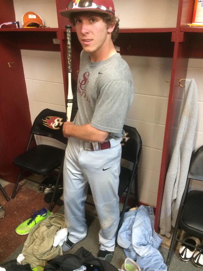 bozedoingthings's tweet photo. Boze trying to put on a belt. http://t.co/PeSVROn0Vy