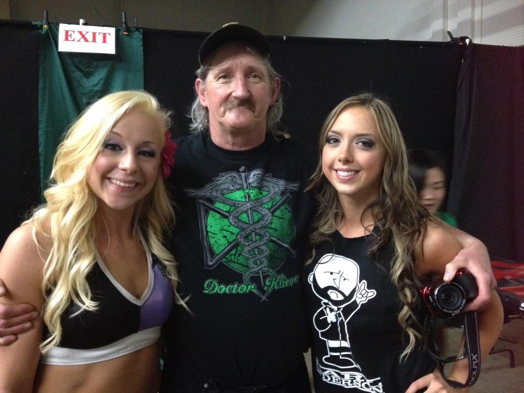 KarleeDaniels's tweet photo. #Shimmer71 http://t.co/B4A651x2d0